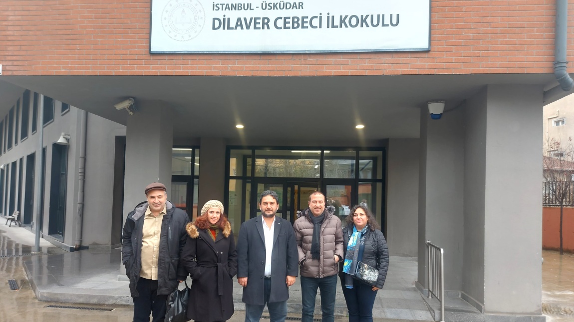 Türk şiirinin önemli isimlerinden biri olan Dilâver Cebeci'nin oğlu ve kızı okulumuzu ziyaret ettiler.